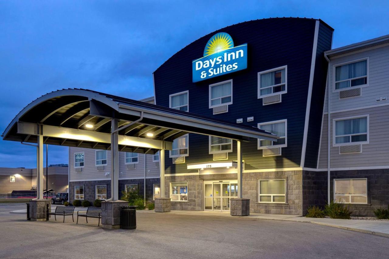 Days Inn & Suites By Wyndham Warman Eksteriør bilde