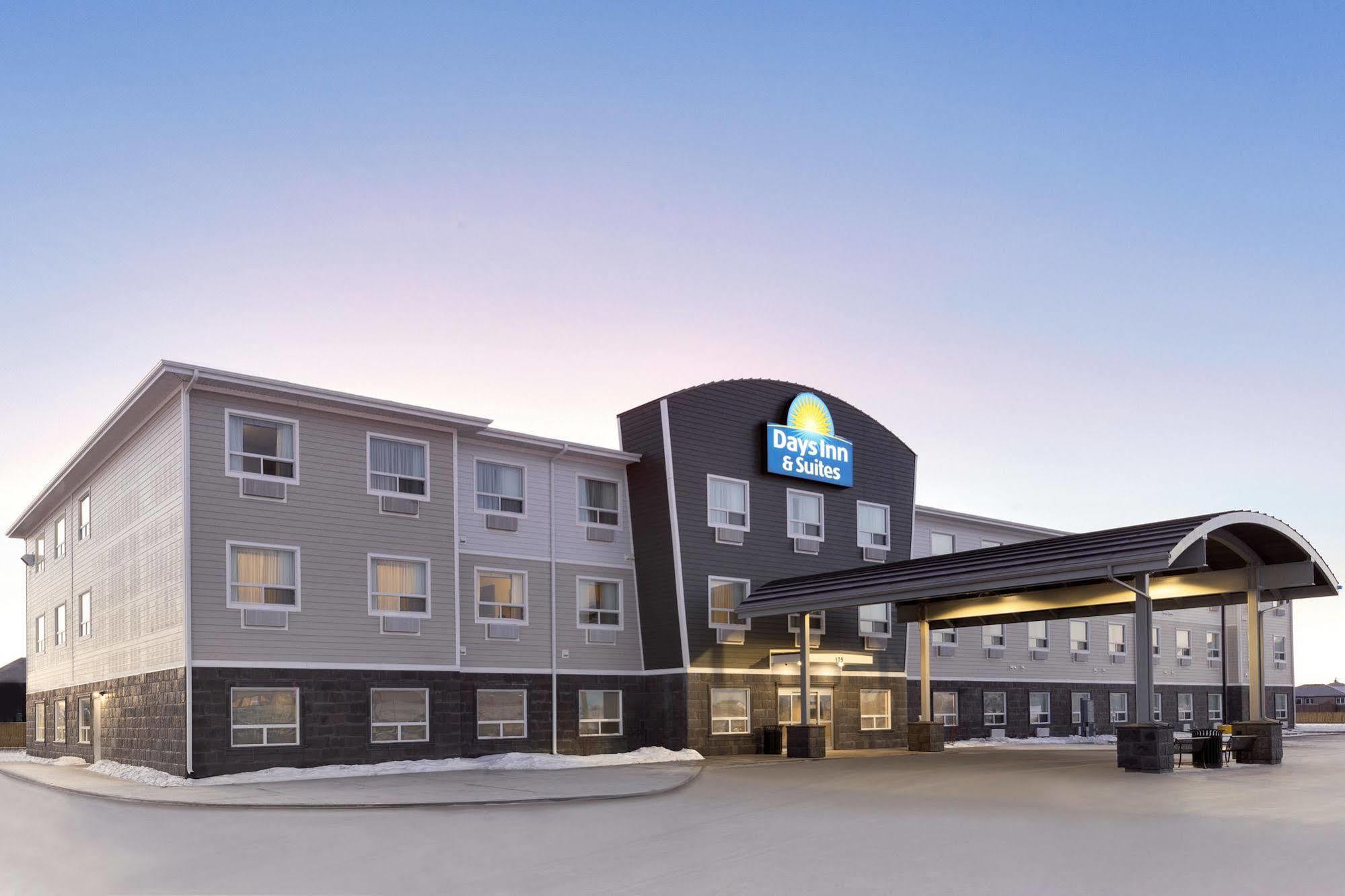 Days Inn & Suites By Wyndham Warman Eksteriør bilde